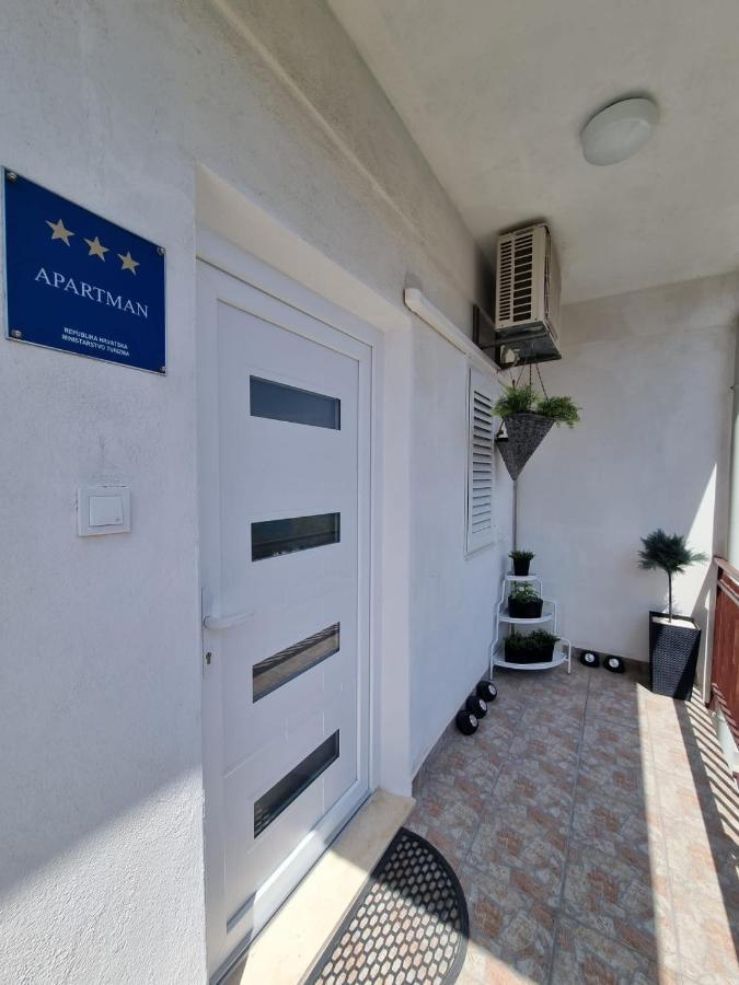 Apartment Mastrinka By The Sea -10M Trogir Exterior foto