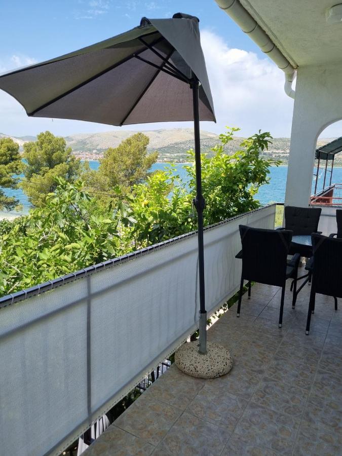 Apartment Mastrinka By The Sea -10M Trogir Exterior foto