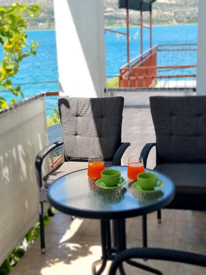 Apartment Mastrinka By The Sea -10M Trogir Exterior foto