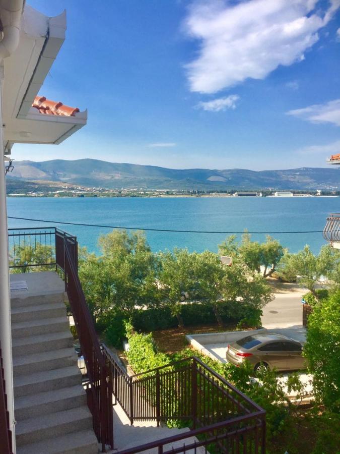 Apartment Mastrinka By The Sea -10M Trogir Exterior foto